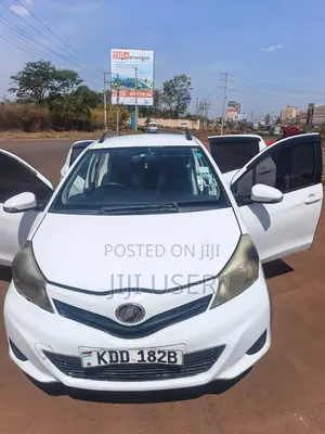 Toyota Vitz 1.0 FWD 5dr 2013 White