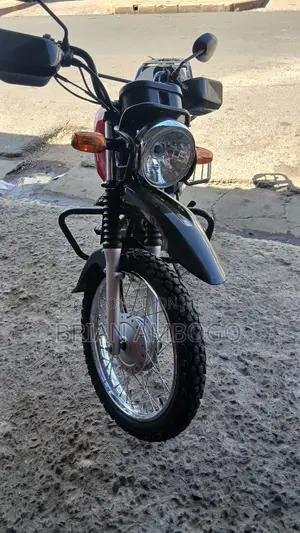 Honda CB 2022 Red