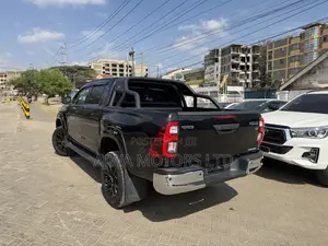 Toyota Hilux Revo Double Cab Deisel 2.4 AWD 2022 Black