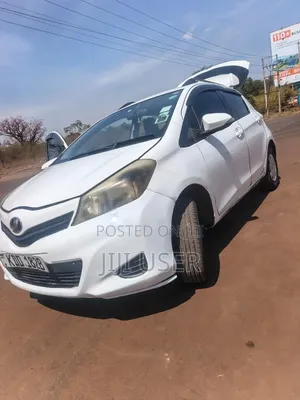 Toyota Vitz 1.0 FWD 5dr 2013 White