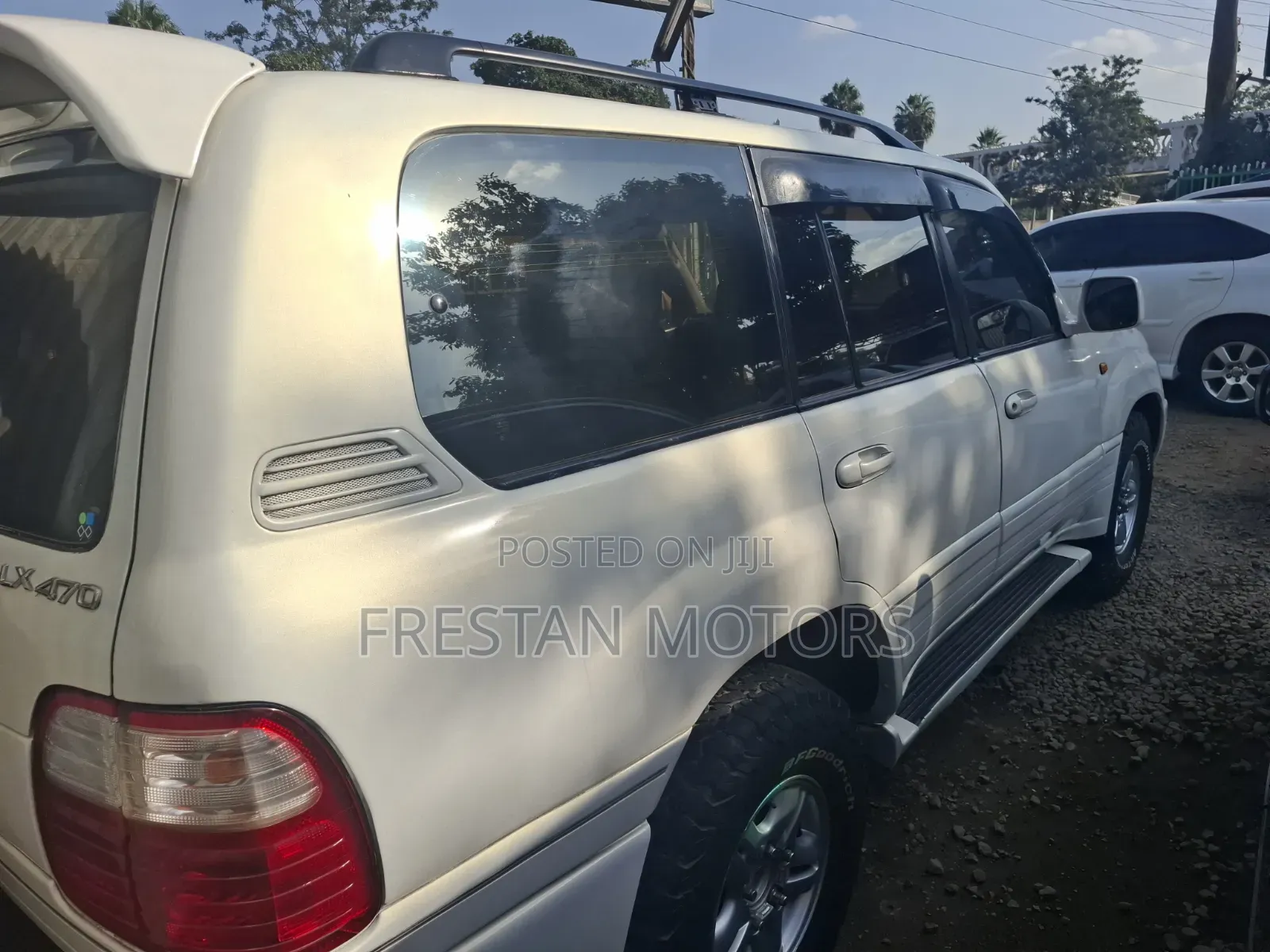 Lexus LX 470 1999 White