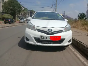Toyota Vitz 2014 White