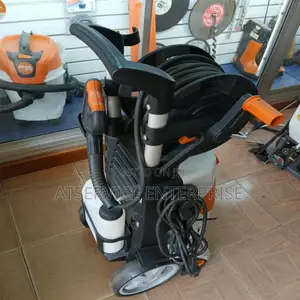 Heavy-Duty Commercial STIHL RE 272 PLUS Cleaning Machine