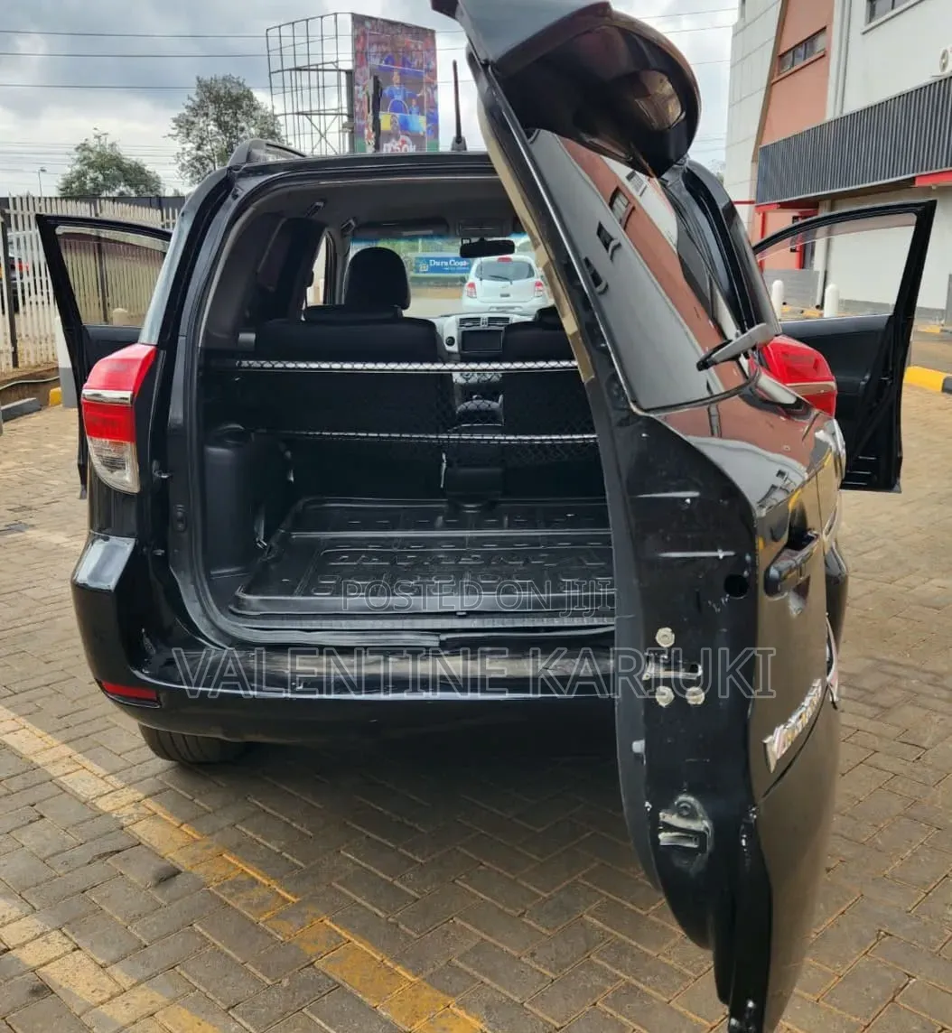 Toyota Vanguard 2013 Black