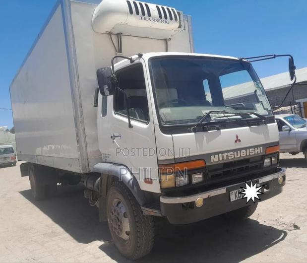 Mitsubishi Fuso Truck 2006 White