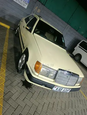 Mercedes-Benz E200 1987 Beige