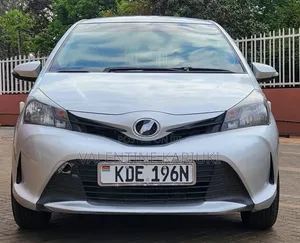 Toyota Vitz 2015 Silver