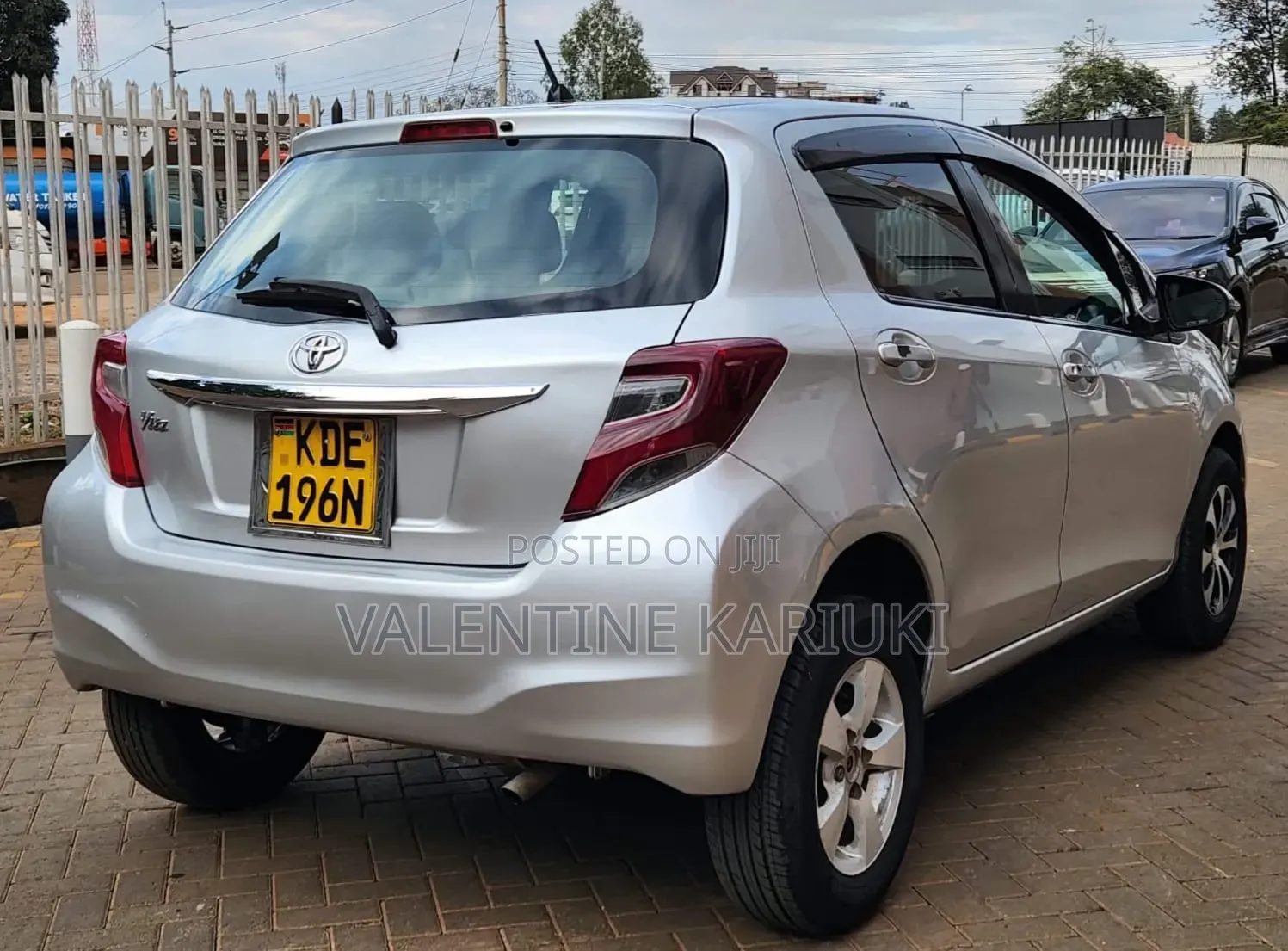 Toyota Vitz 2015 Silver