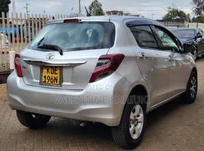 Toyota Vitz 2015 Silver