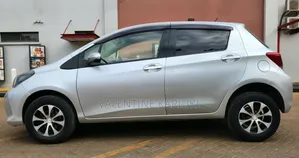 Toyota Vitz 2015 Silver