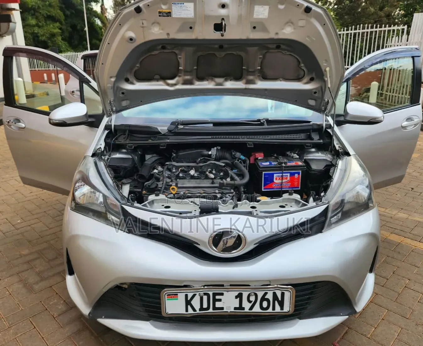 Toyota Vitz 2015 Silver