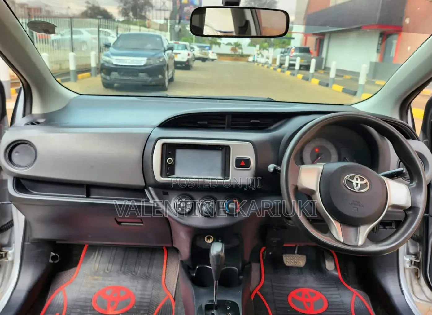 Toyota Vitz 2015 Silver