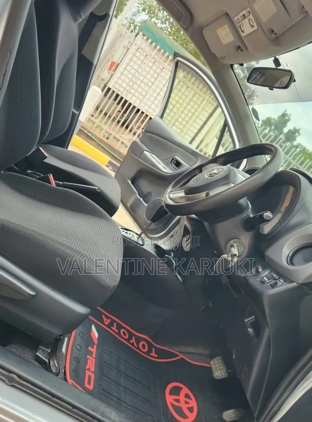 Toyota Vitz 2015 Silver