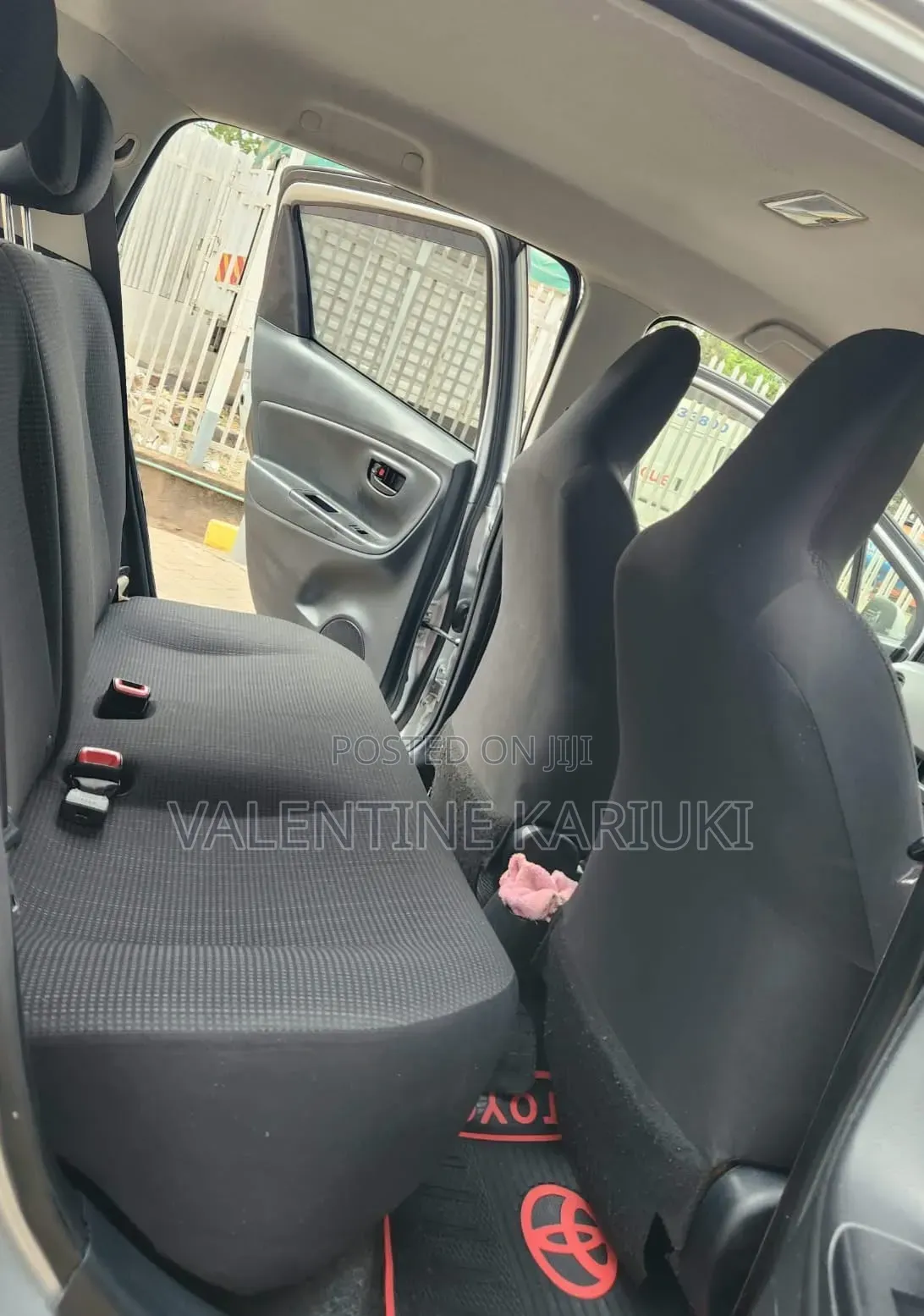 Toyota Vitz 2015 Silver