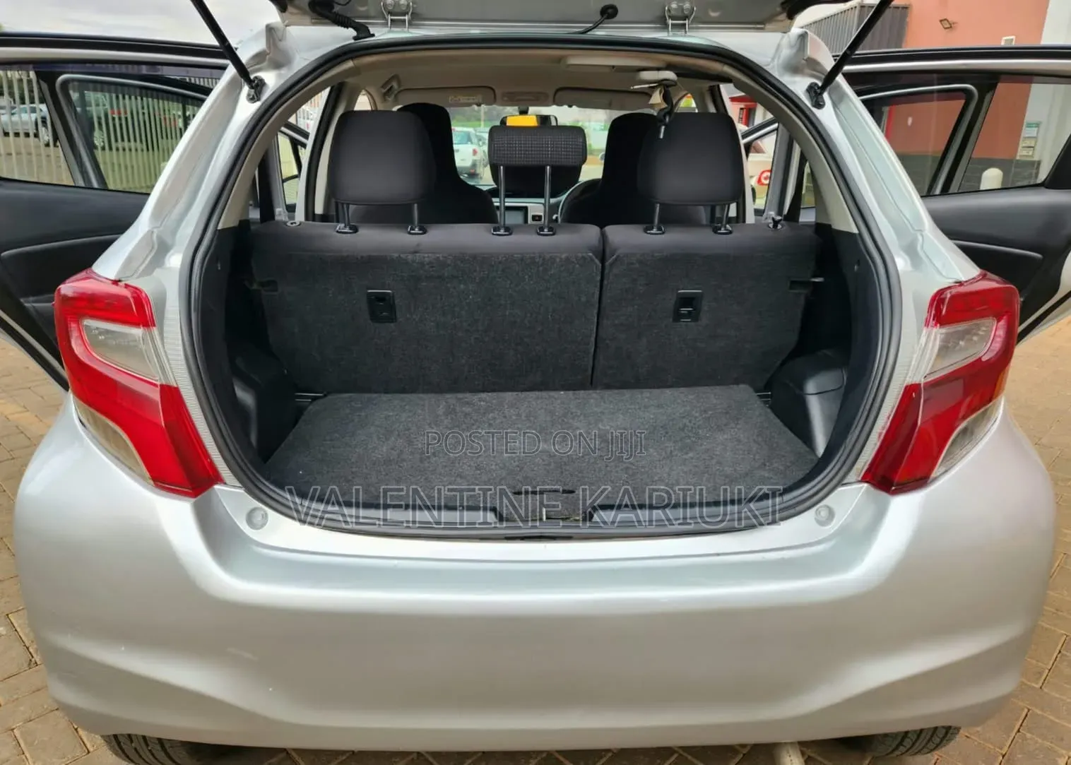 Toyota Vitz 2015 Silver