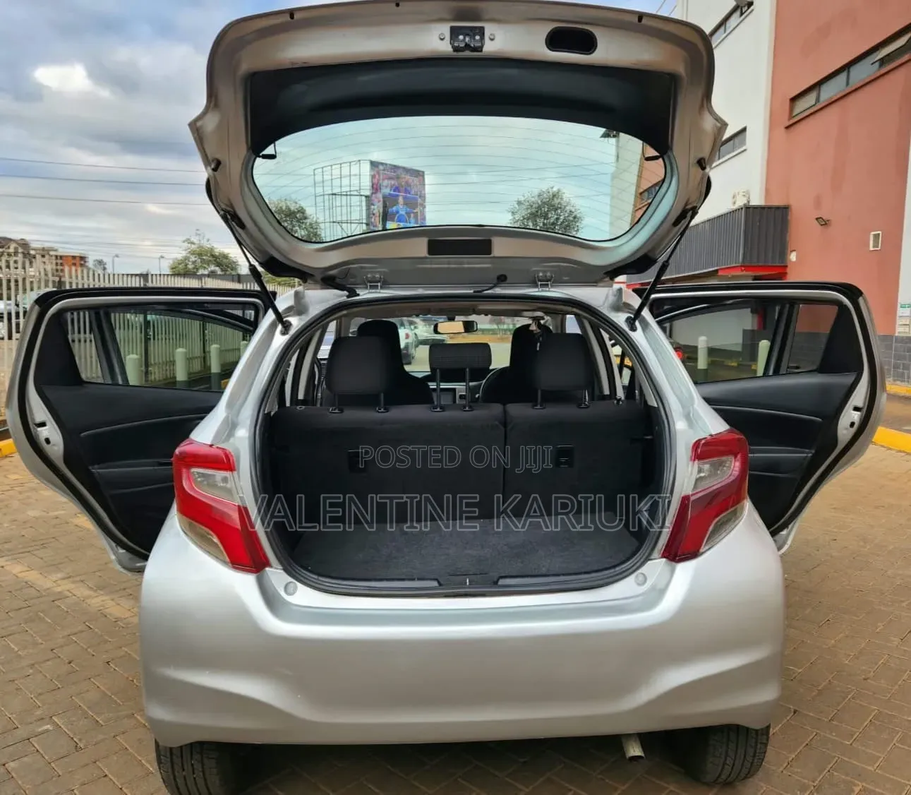 Toyota Vitz 2015 Silver