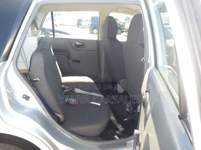 Nissan 100 2019 Silver