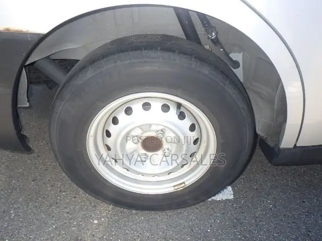 Nissan 100 2019 Silver