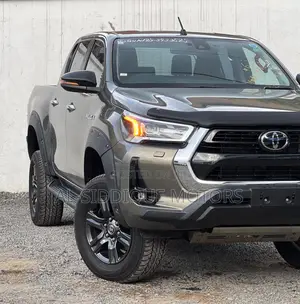 Toyota Hilux 2022 Brown