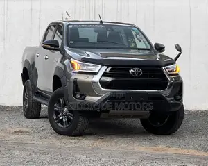 Toyota Hilux 2022 Brown