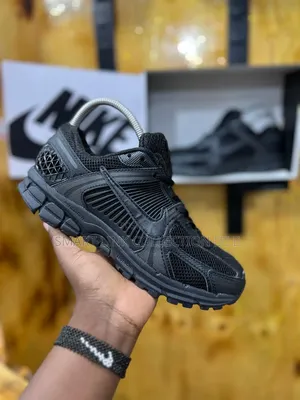 *New Nike Vomero 5* 