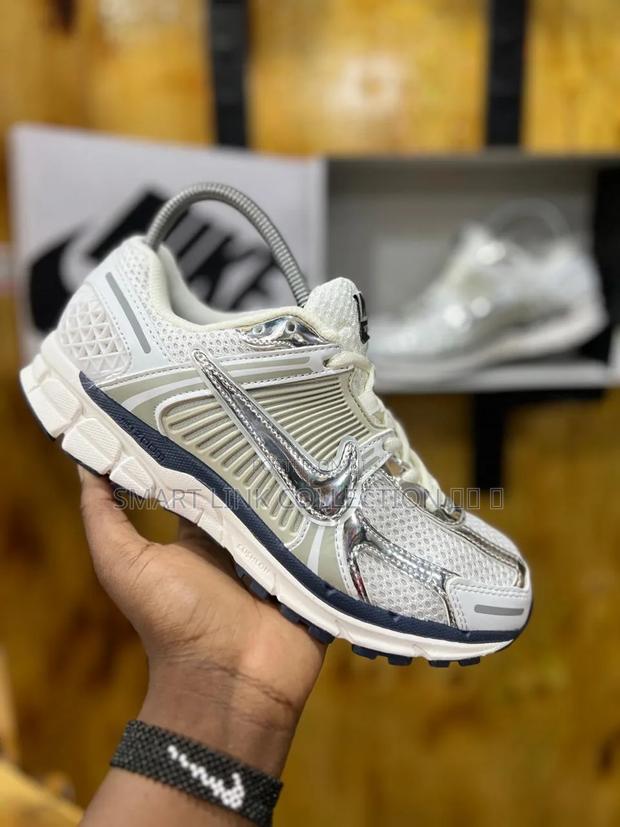*New Nike Vomero 5*  - thumbnail 2