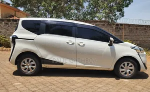 Toyota Sienta 2016 White