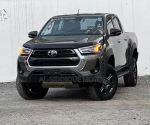 Toyota Hilux 2022 Brown