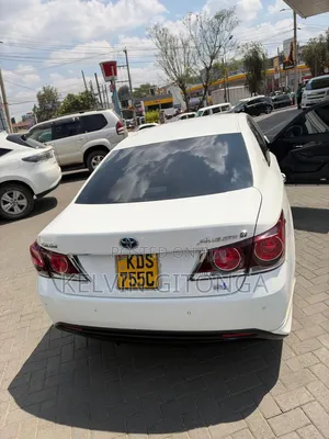 Toyota Crown 2018 White