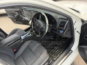 Toyota Crown 2018 White