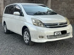 Toyota ISIS 2012 White