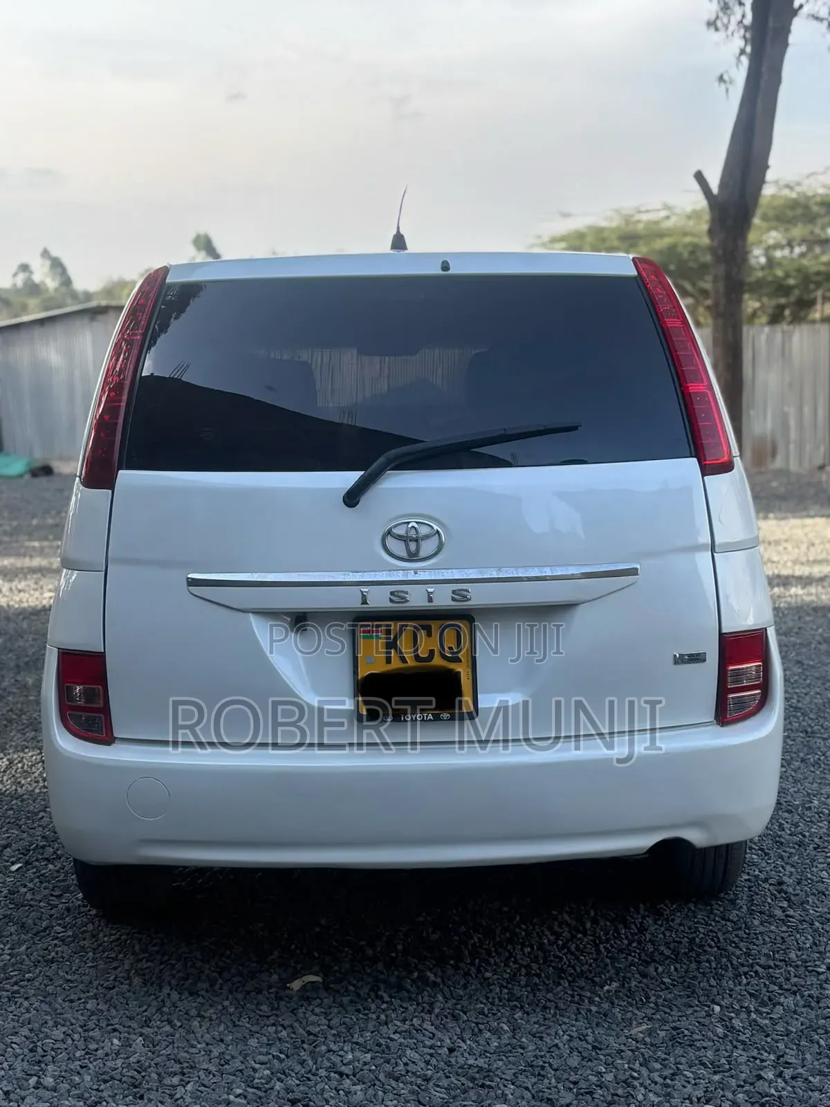 Toyota ISIS 2012 White