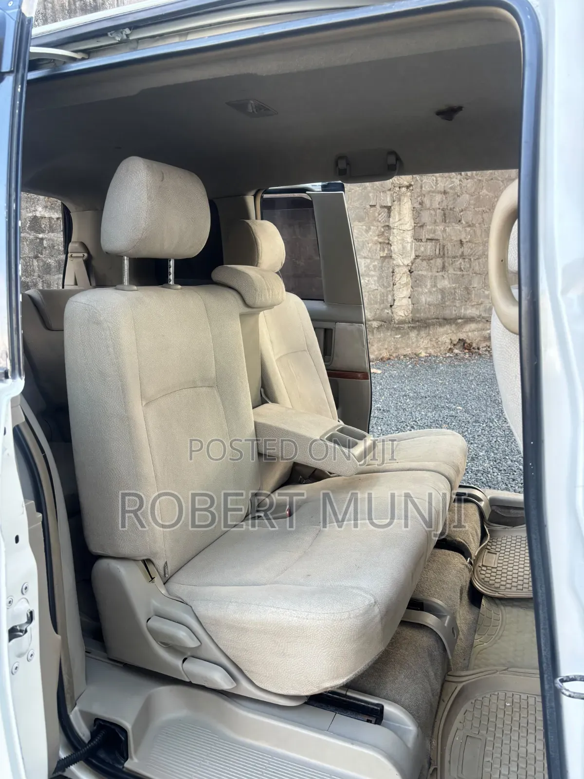 Toyota ISIS 2012 White