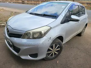 Toyota Vitz 2014 Silver