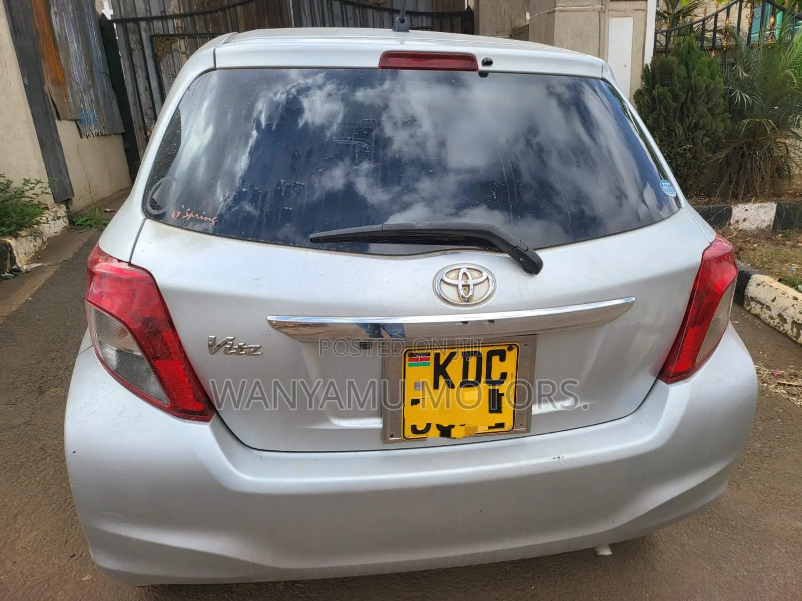 Toyota Vitz 2014 Silver