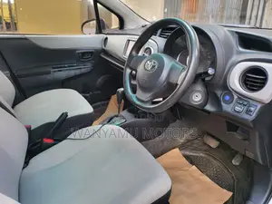 Toyota Vitz 2014 Silver