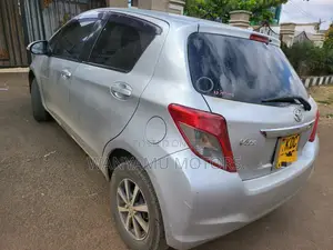 Toyota Vitz 2014 Silver