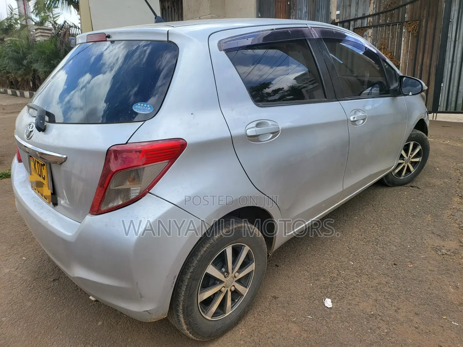 Toyota Vitz 2014 Silver