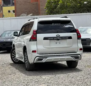 Toyota Land Cruiser Prado 2.7 2021 White