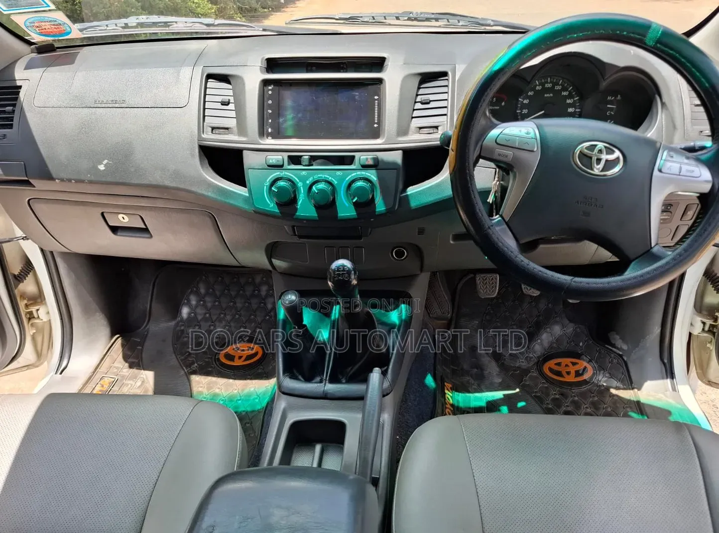 Toyota Hilux 2015 White