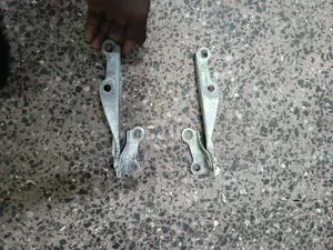 Toyota Ist 2005 Bonnet Hidges.