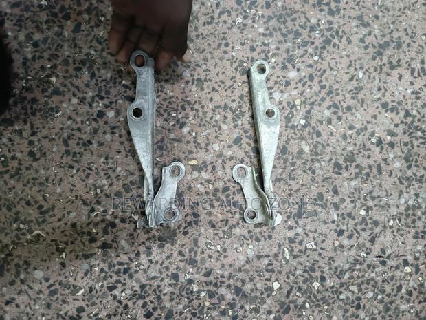 Toyota Ist 2005 Bonnet Hidges. - main view