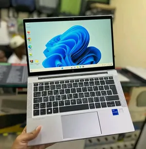 Laptop HP EliteBook 830 G8 8GB Intel Core i5 SSD 256GB