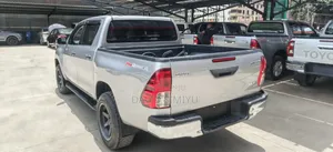Toyota Hilux 2019 Silver
