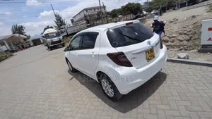 Toyota Vitz 2015 Silver