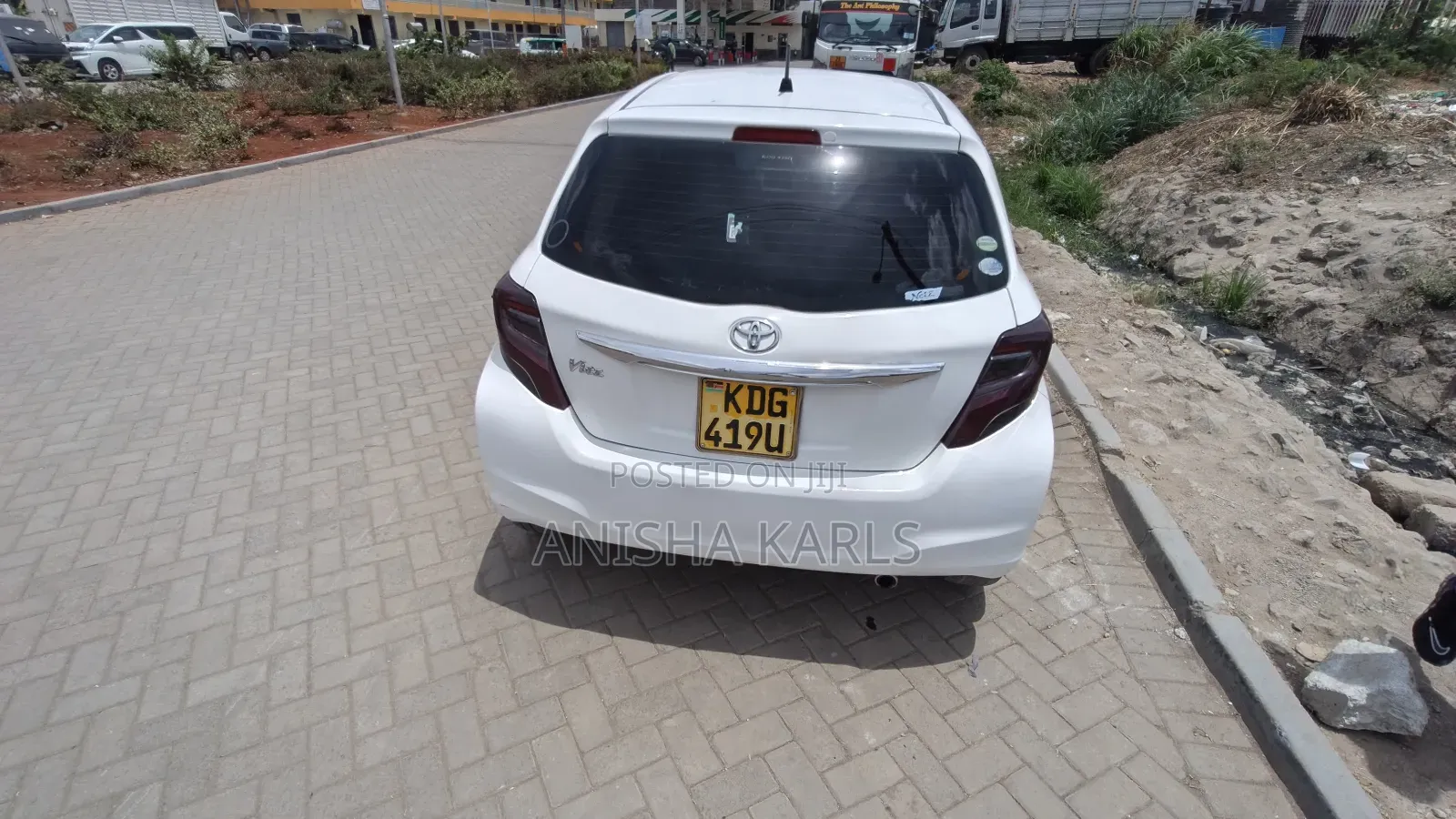 Toyota Vitz 2015 Silver