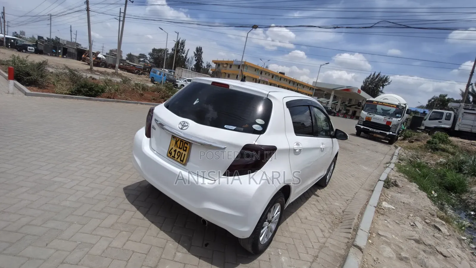 Toyota Vitz 2015 Silver