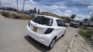 Toyota Vitz 2015 Silver