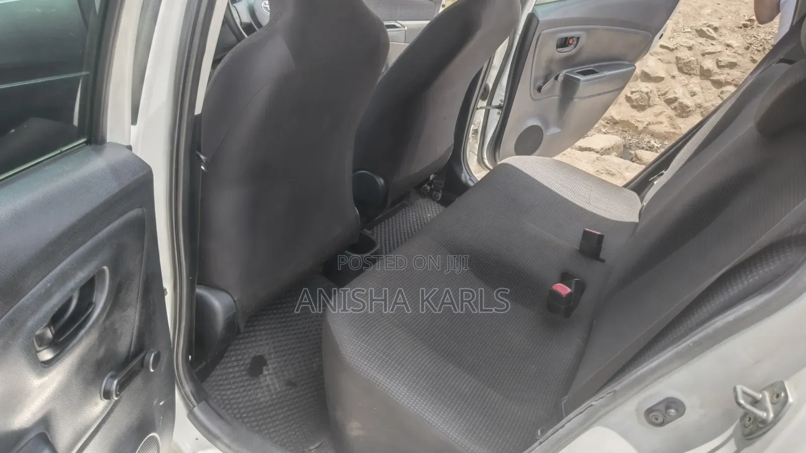 Toyota Vitz 2015 Silver