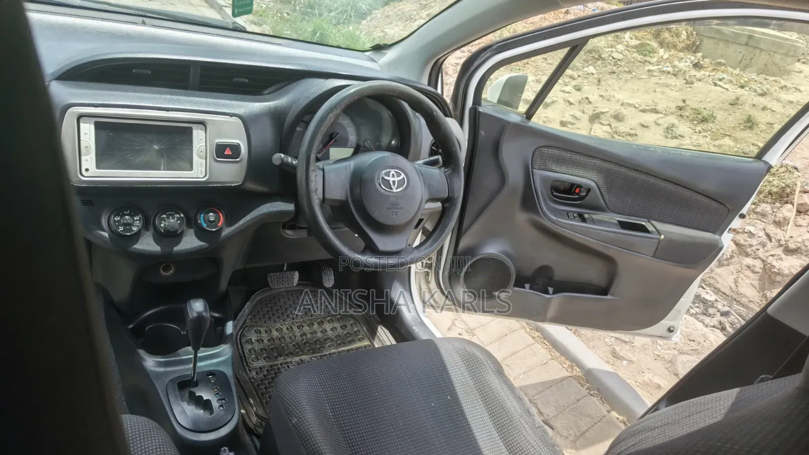 Toyota Vitz 2015 Silver